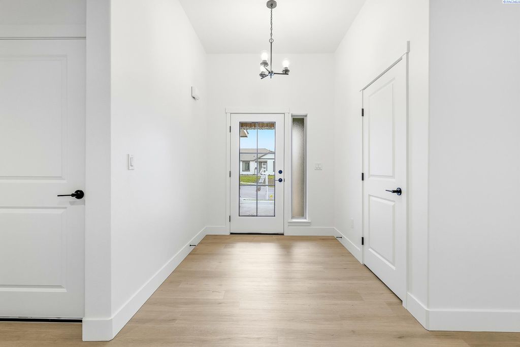 Photo of 6556 W 29th Ct, Kennewick, WA 99338 (MLS # 289306)