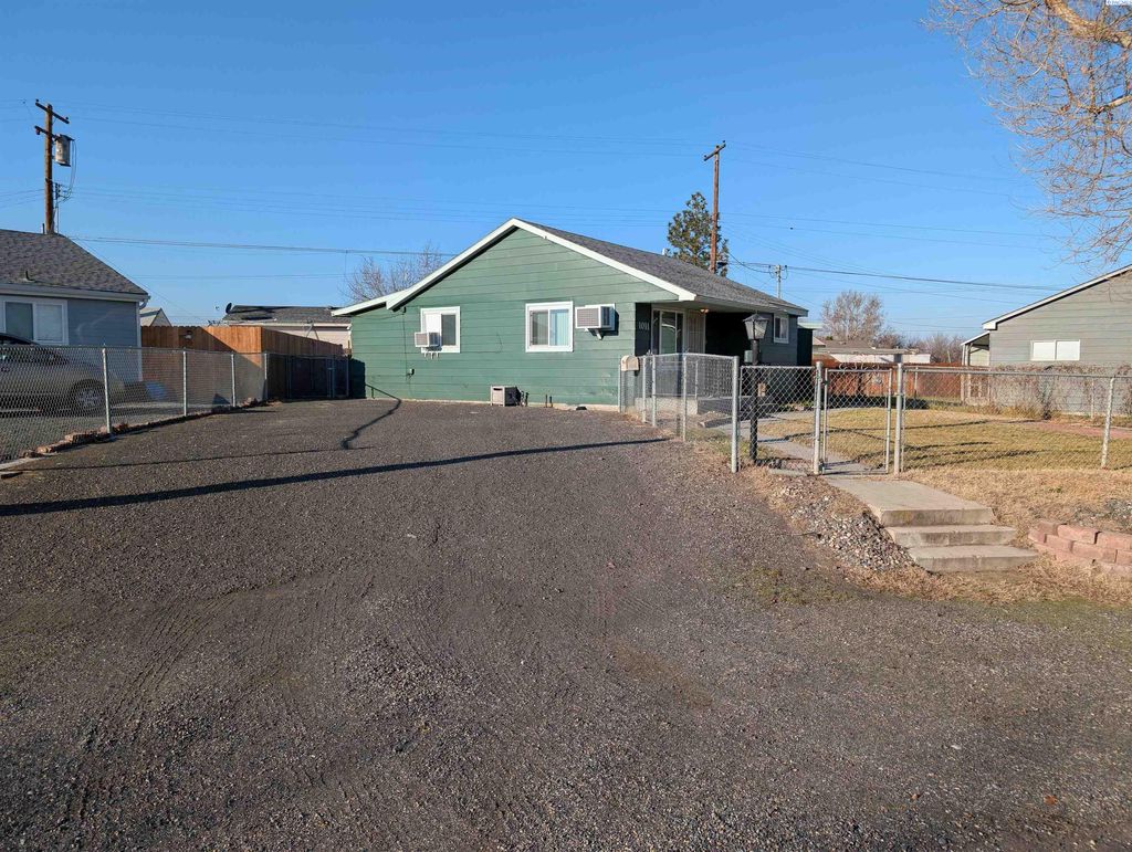 Photo of 1011 Winslow Ave, Richland, WA 99354 (MLS # 289823)
