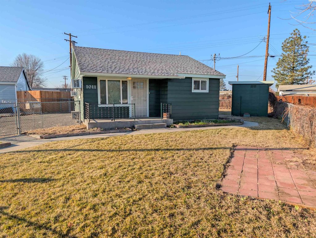 Photo of 1011 Winslow Ave, Richland, WA 99354 (MLS # 289823)