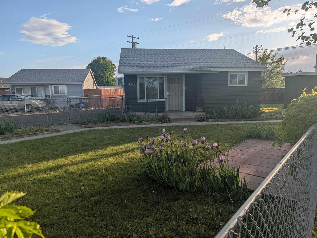 Photo of 1011 Winslow Ave, Richland, WA 99354 (MLS # 289823)