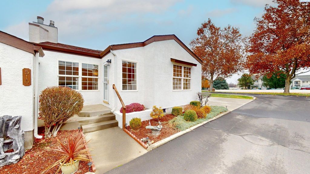 Photo of 510 Boros Court, Richland, WA 99352 (MLS # 288960)