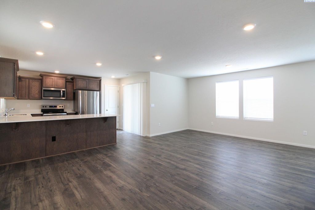 Photo of 10075 W 9th Place, Kennewick, WA 99336 (MLS # 292873)