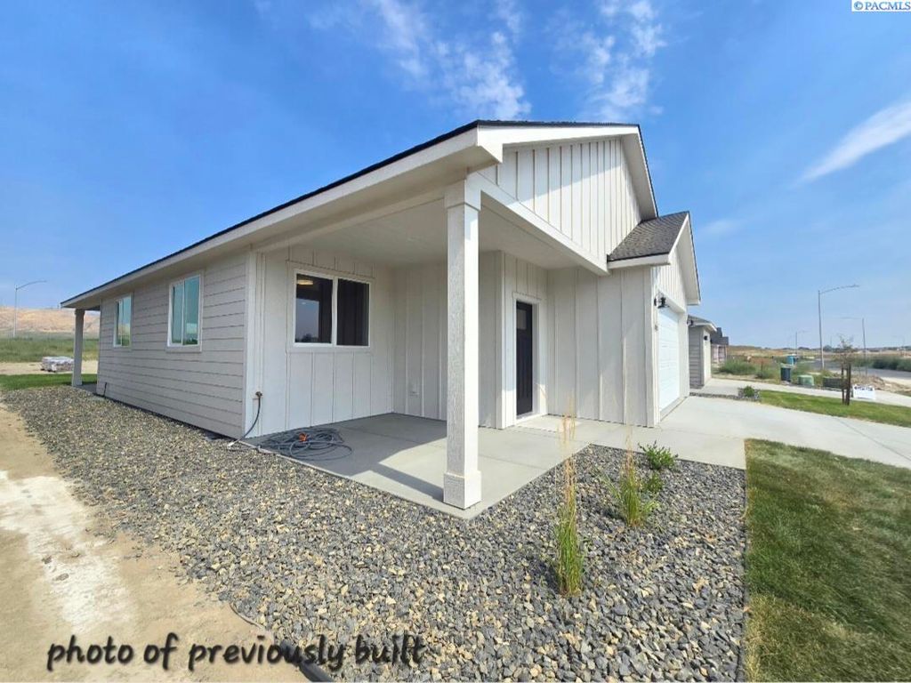 Photo of 3640 Nuthatch St. Lot 210, Richland, WA 99352 (MLS # 292721)