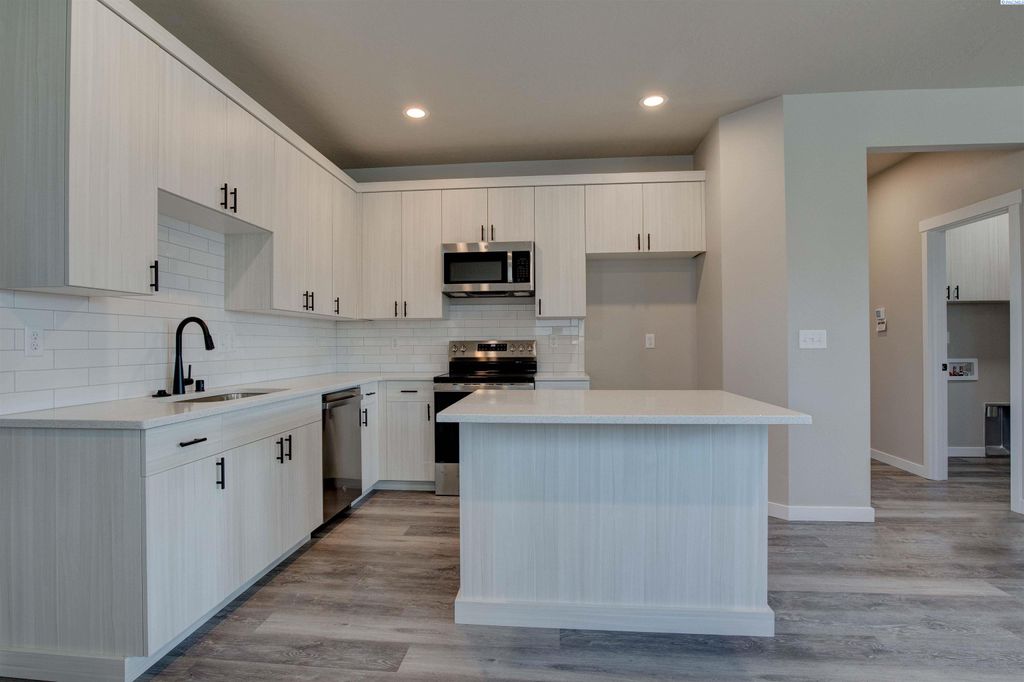 Photo of 3640 Nuthatch St. Lot 210, Richland, WA 99352 (MLS # 292721)