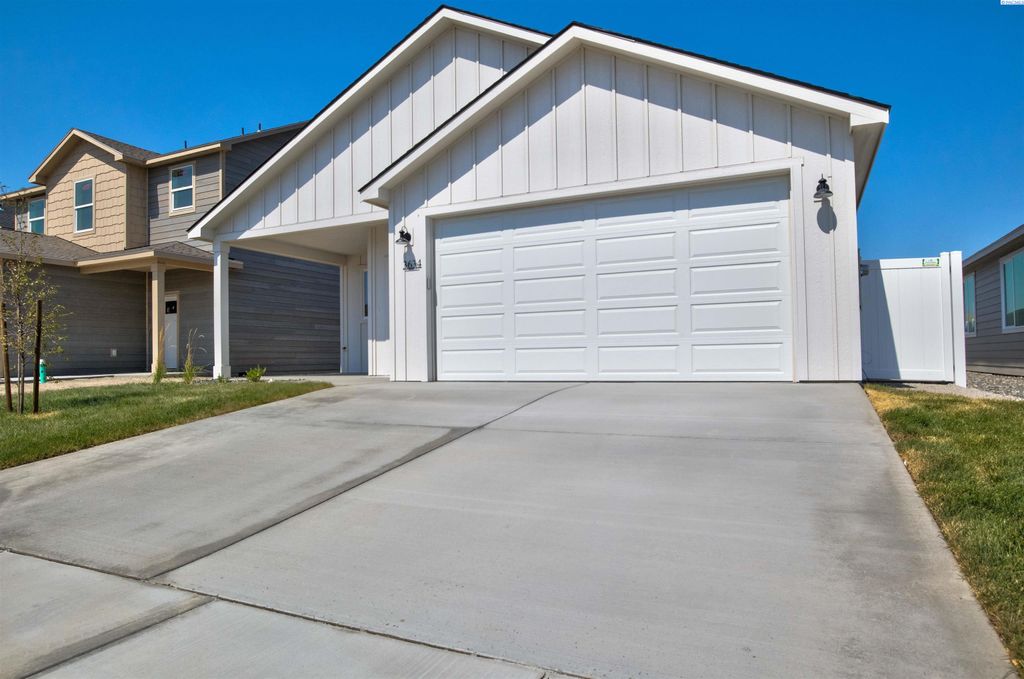Photo of 3640 Nuthatch St. Lot 210, Richland, WA 99352 (MLS # 292721)