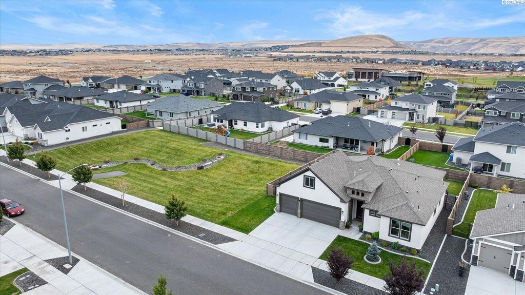 Photo of 4203 Barbera St, Richland, WA 99352 (MLS # 290787)