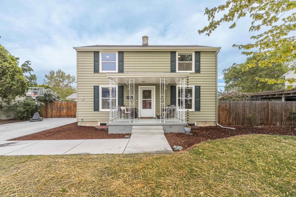 Photo of 1319 Perkins Ave, Richland, WA 99354 (MLS # 292210)