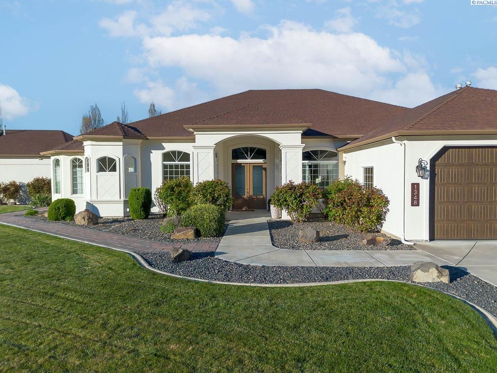 Photo of 1348 Country Ridge Drive, Richland, WA 99352 (MLS # 289977)