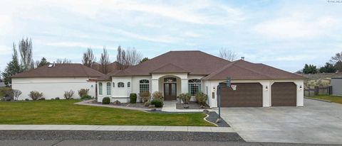 Photo of 1348 Country Ridge Drive, Richland, WA 99352 (MLS # 289977)