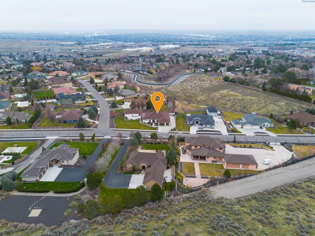 Photo of 1348 Country Ridge Drive, Richland, WA 99352 (MLS # 289977)