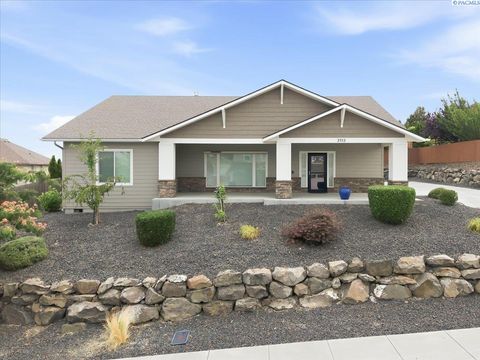 Photo of 3713 S Lincoln ST, Kennewick, WA 99337 (MLS # 294713)