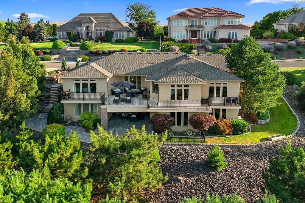 Photo of 4002 W 43rd Avenue, Kennewick, WA 99337 (MLS # 290635)