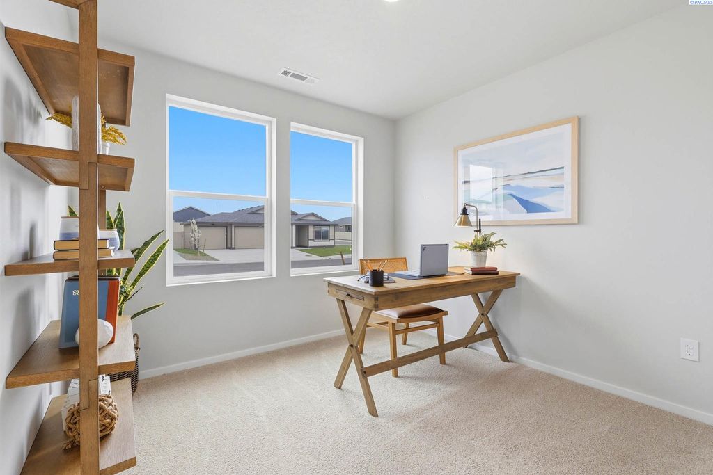 Photo of 11217 Buckingham Dr, Pasco, WA 99301 (MLS # 292842)