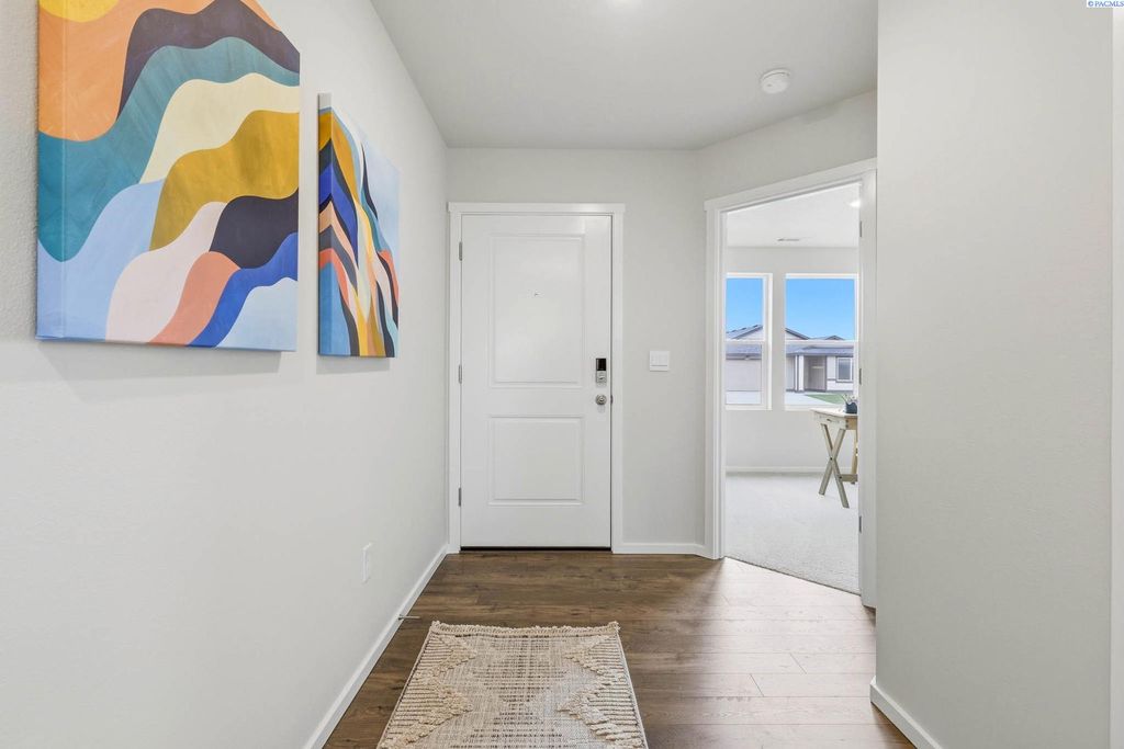 Photo of 11217 Buckingham Dr, Pasco, WA 99301 (MLS # 292842)