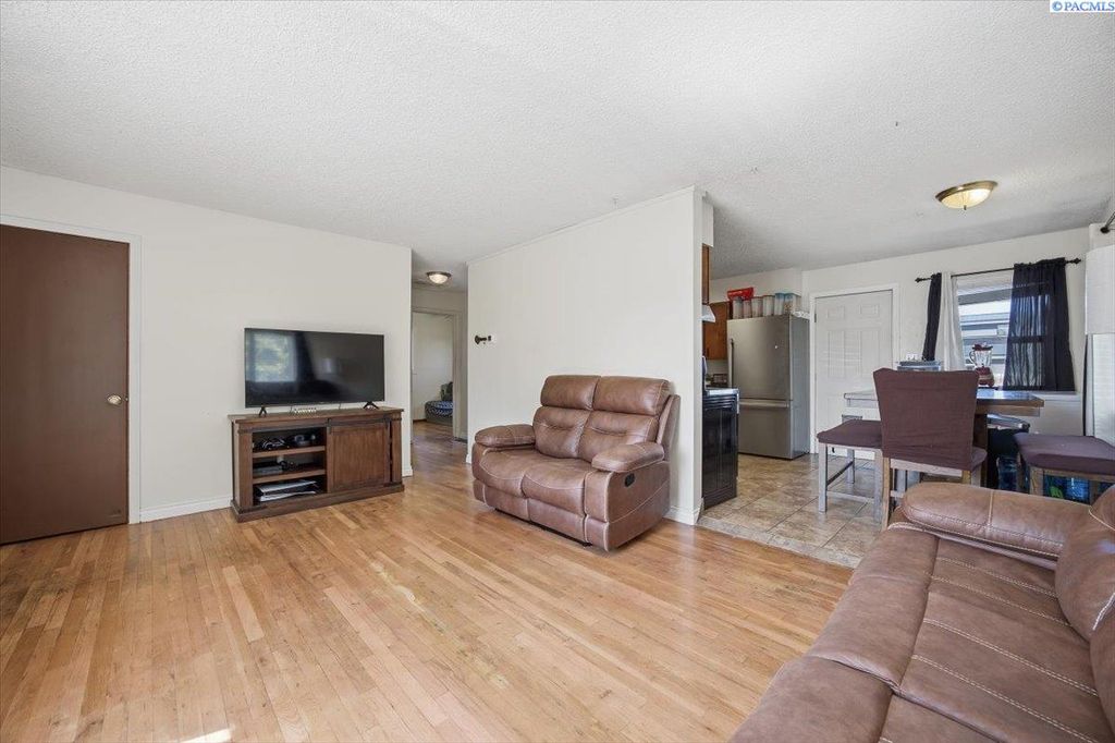 Photo of 602 W 16th Ave, Kennewick, WA 99336 (MLS # 292014)