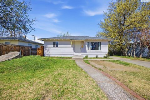 Photo of 602 W 16th Ave, Kennewick, WA 99336 (MLS # 292014)
