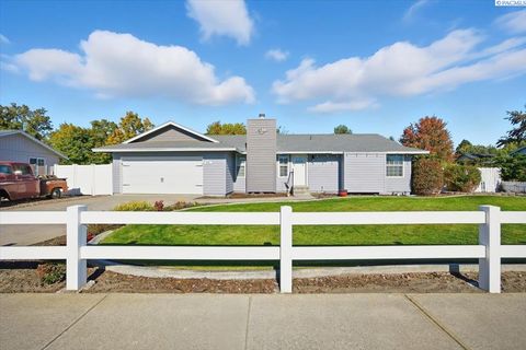 Photo of 4305 Riverhill Dr, Pasco, WA 99301 (MLS # 288782)