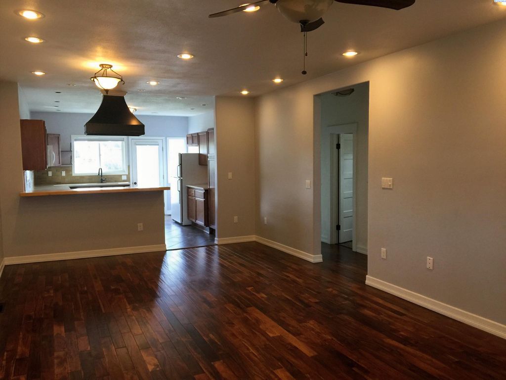 Photo of 515 NW Irving St, Pullman, WA 99163 (MLS # 291054)