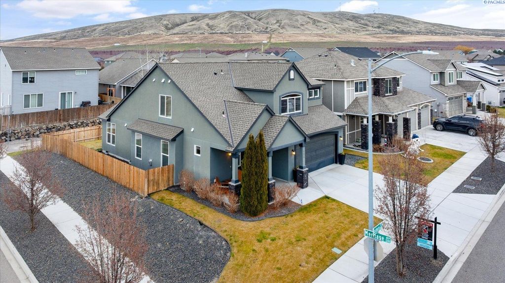 Photo of 4898 Barbera St, Richland, WA 99352 (MLS # 289705)