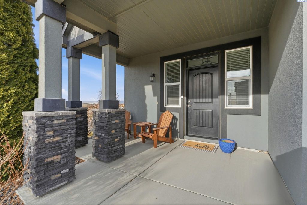 Photo of 4898 Barbera St, Richland, WA 99352 (MLS # 289705)