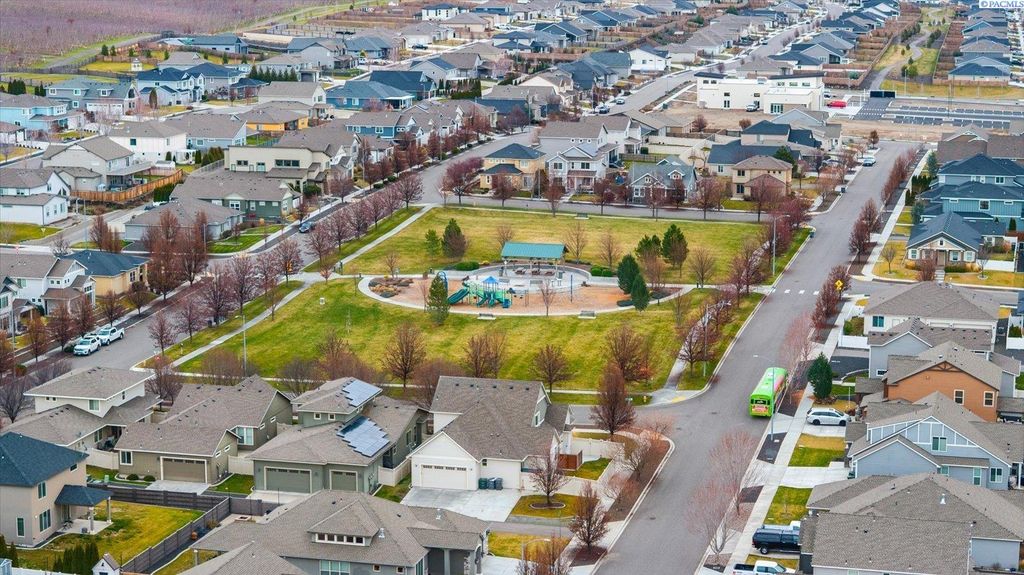 Photo of 4898 Barbera St, Richland, WA 99352 (MLS # 289705)