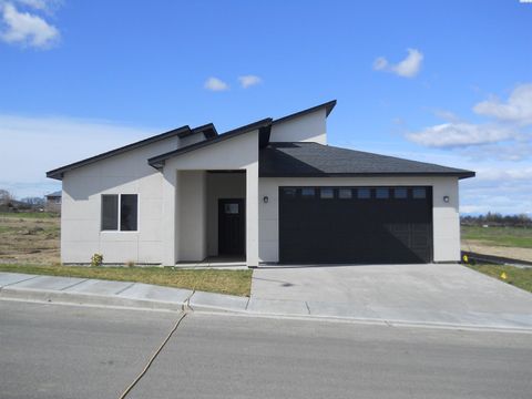 Photo of 405 Hogan Street, Sunnyside, WA 98944 (MLS # 291276)