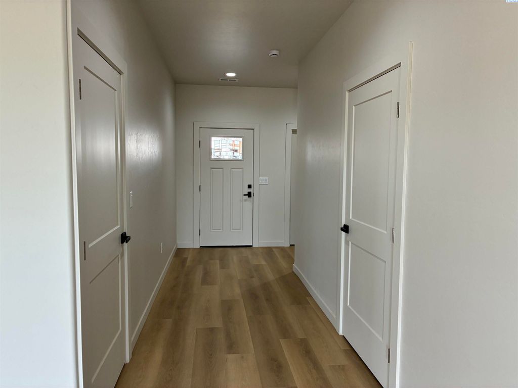 Photo of 405 Hogan Street, Sunnyside, WA 98944 (MLS # 291276)