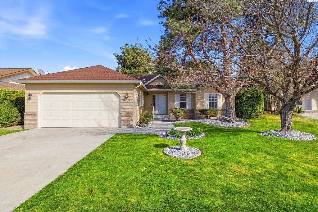 Photo of 2303 S Arthur Loop, Kennewick, WA 99338 (MLS # 291554)