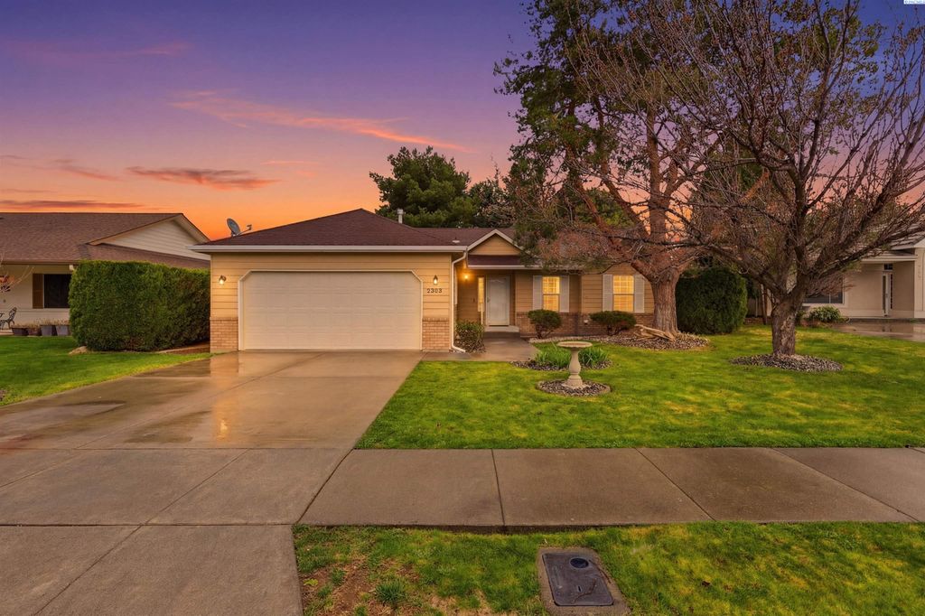 Photo of 2303 S Arthur Loop, Kennewick, WA 99338 (MLS # 291554)