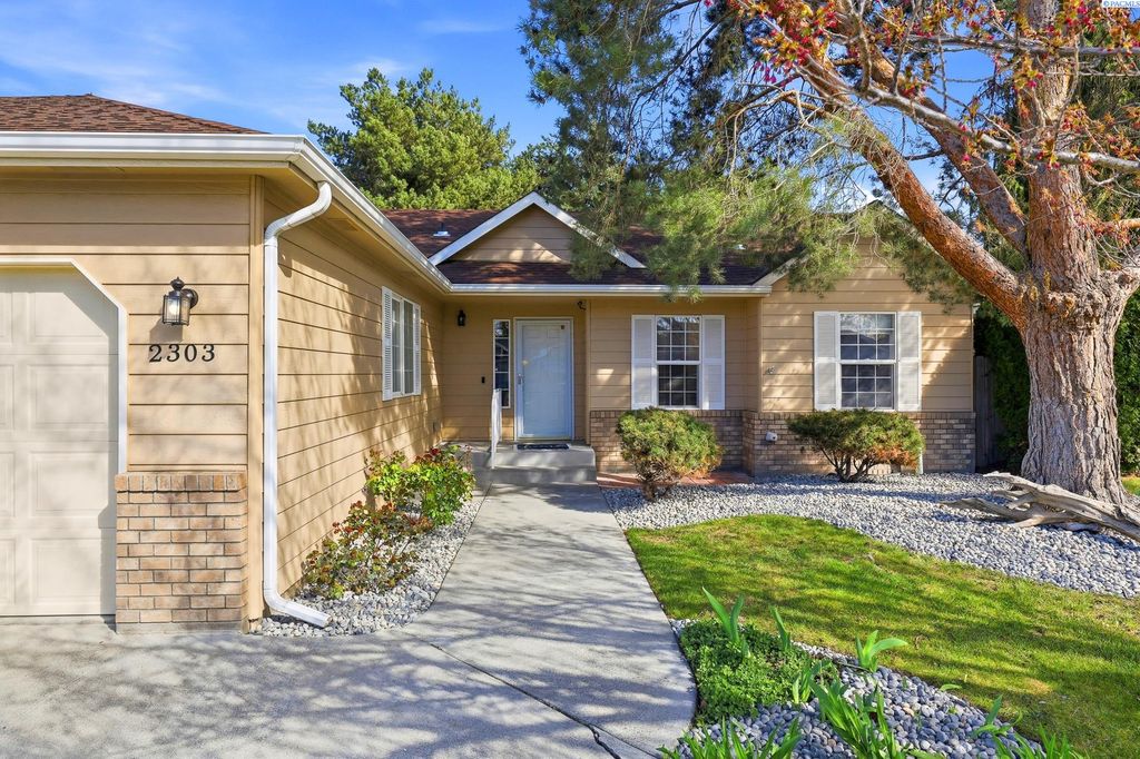 Photo of 2303 S Arthur Loop, Kennewick, WA 99338 (MLS # 291554)