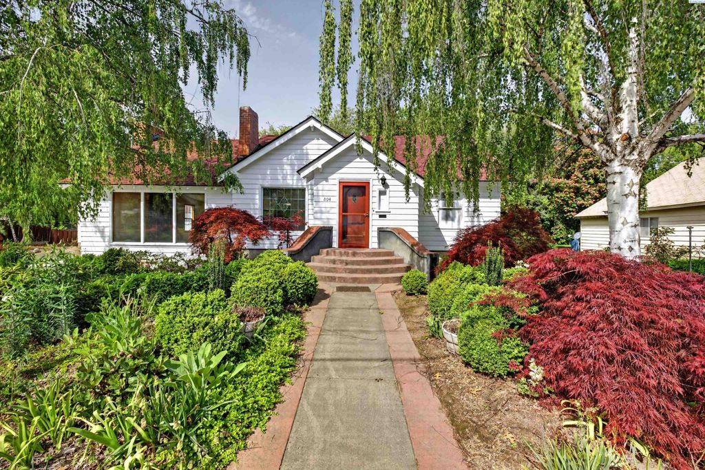 Photo of 804 Fern Ave, Walla Walla, WA 99362 (MLS # 292722)
