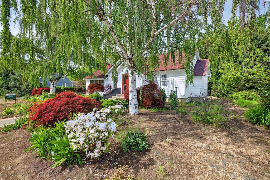 Photo of 804 Fern Ave, Walla Walla, WA 99362 (MLS # 292722)