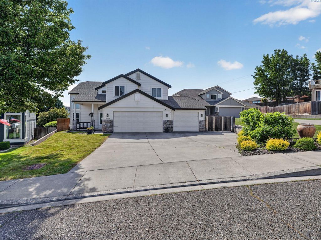 Photo of 2509 W 35th Ave, Kennewick, WA 99337 (MLS # 292963)