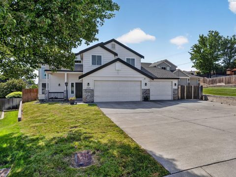 Photo of 2509 W 35th Ave, Kennewick, WA 99337 (MLS # 292963)
