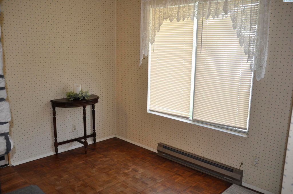 Photo of 1025 NE Creston Ln, Pullman, WA 99163 (MLS # 290297)