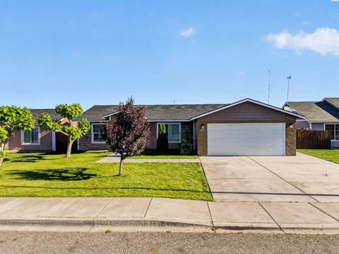 Photo of 3805 Estrella Dr, Pasco, WA 99301 (MLS # 293143)