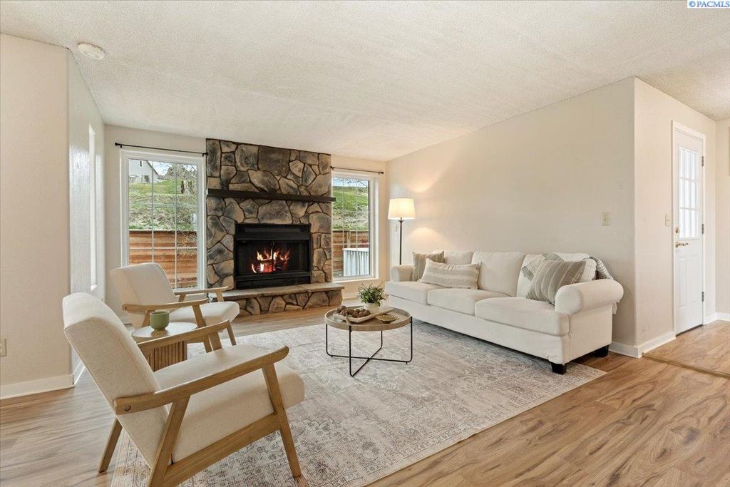 Photo of 3026 Escolar Rd, Kennewick, WA 99338 (MLS # 291355)