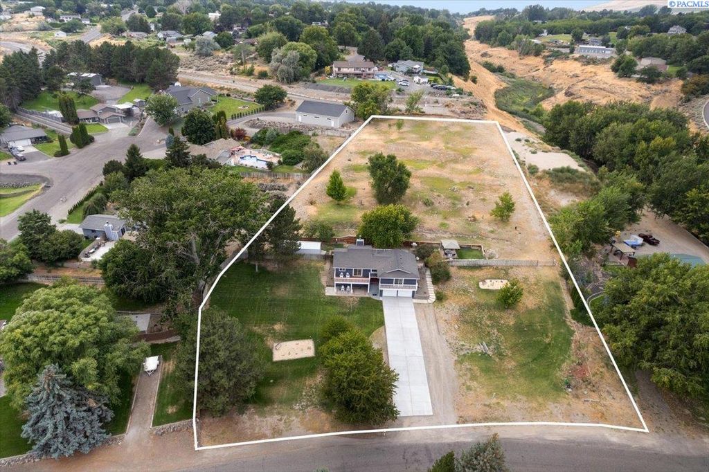 Photo of 3026 Escolar Rd, Kennewick, WA 99338 (MLS # 291355)