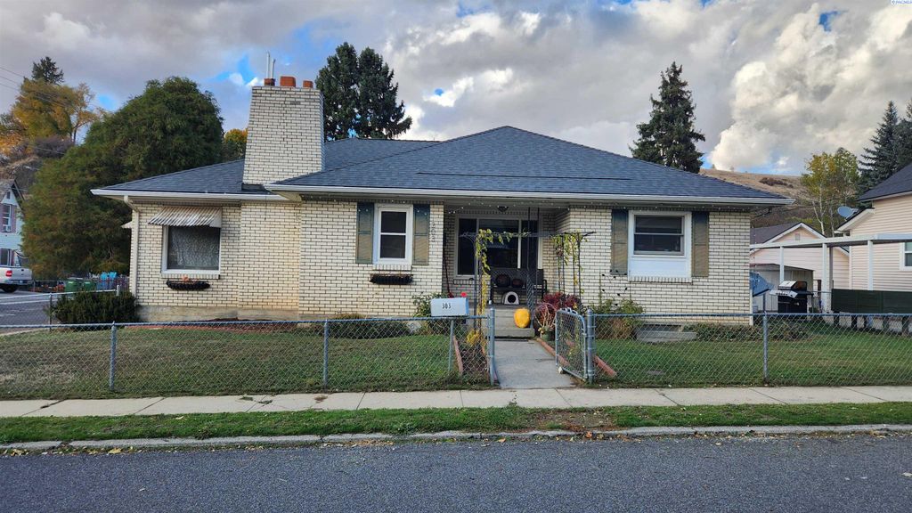 Photo of 303 E Cooper Street, Colfax, WA 99111 (MLS # 288460)