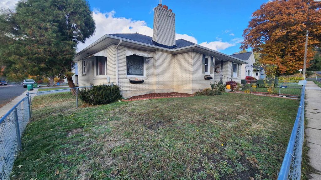 Photo of 303 E Cooper Street, Colfax, WA 99111 (MLS # 288460)