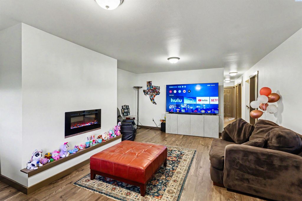 Photo of 312 27th Ave, Yakima, WA 98902 (MLS # 292432)