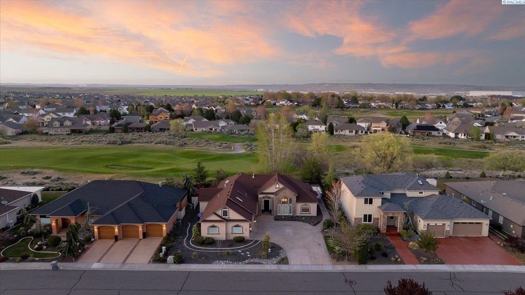 Photo of 3068 Bluffs Dr, Richland, WA 99354 (MLS # 291977)