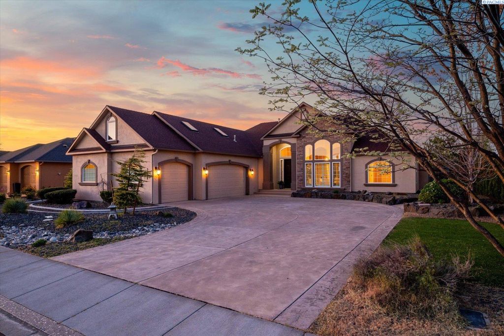 Photo of 3068 Bluffs Dr, Richland, WA 99354 (MLS # 291977)