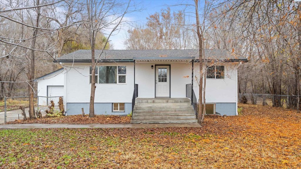 Photo of 70205 E Ridge Rd, West Richland, WA 99353 (MLS # 289128)