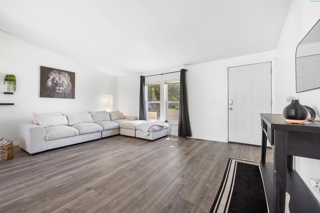 Photo of 509 S Yolo St, Kennewick, WA 99336 (MLS # 289057)