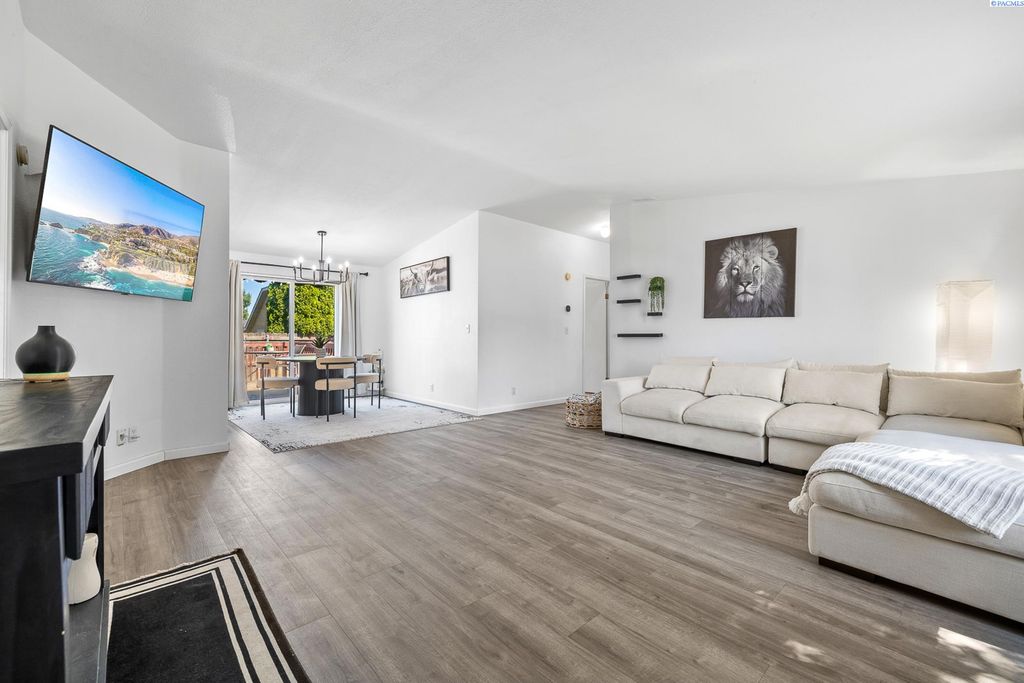 Photo of 509 S Yolo St, Kennewick, WA 99336 (MLS # 289057)