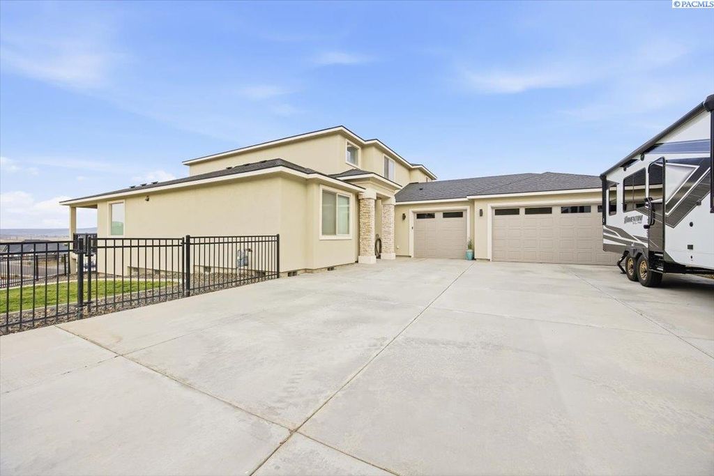 Photo of 6557 Argos St, West Richland, WA 99353 (MLS # 291535)