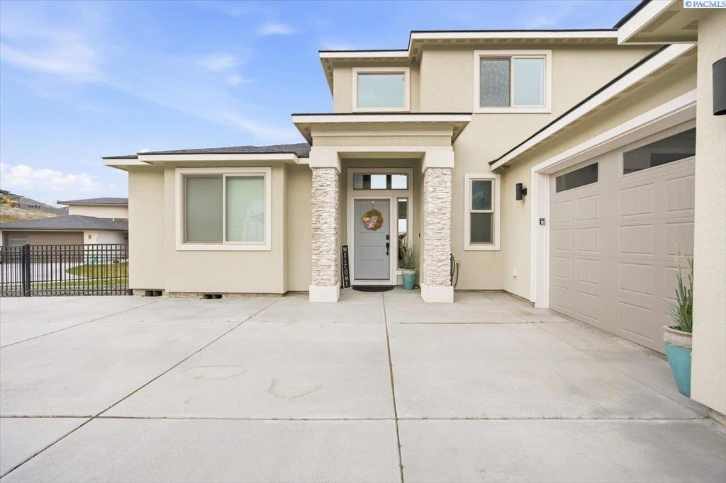 Photo of 6557 Argos St, West Richland, WA 99353 (MLS # 291535)