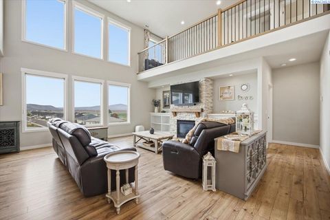 Photo of 6557 Argos St, West Richland, WA 99353 (MLS # 291535)