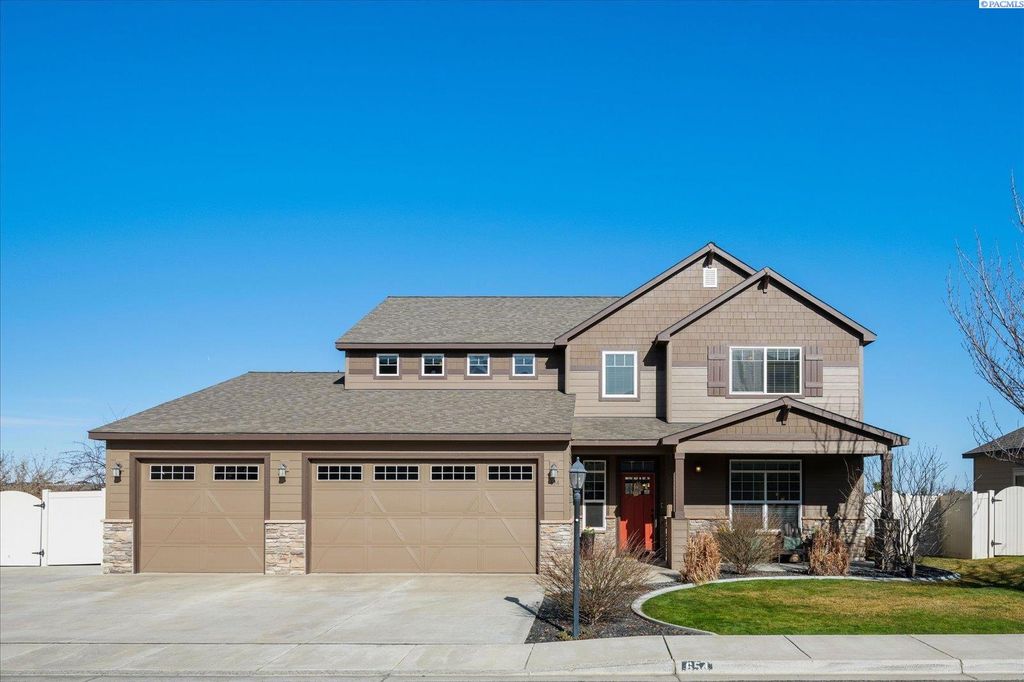 Photo of 654 Nastacia Street, Richland, WA 99352 (MLS # 290797)